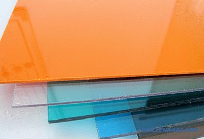 Tipuri de policarbonat, dimensiuni ale foilor, structura și gama de culori