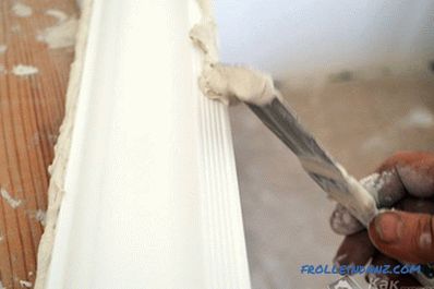 Cum să lipiți placa de tavan