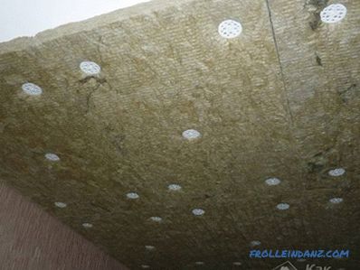Izolarea fonică tavan întindere în apartament
