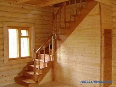 Instalarea scării din lemn (fotografie)