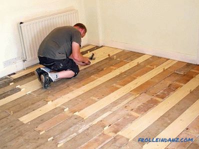 Podea caldă sub linoleum pe podea din lemn