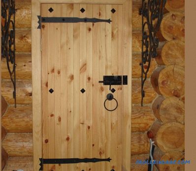 Do-it-yourself ușile de intrare din lemn: cum să faci
