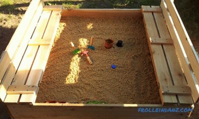 Nisip pentru copii cu capac cu mâinile lor + Fotografie