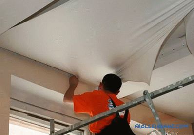 Reparați întinderea tavanului